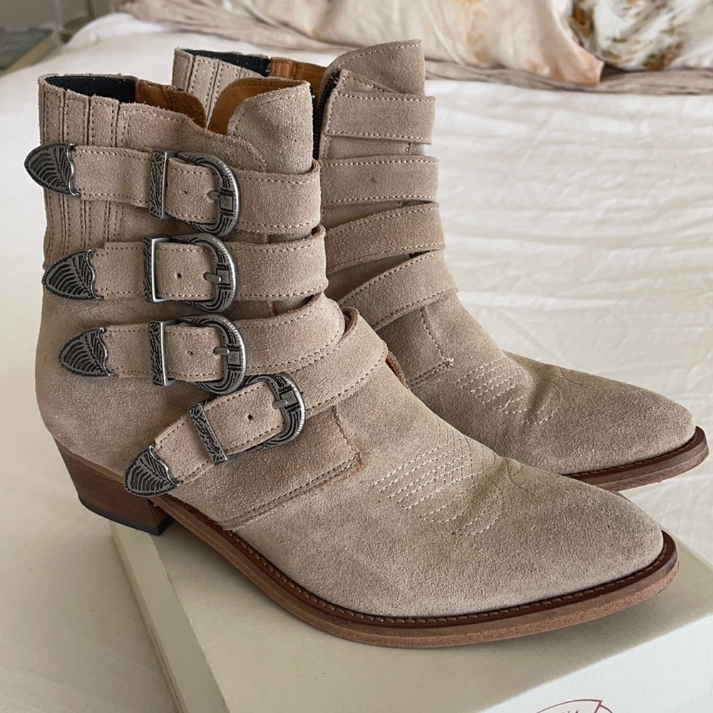 Catarina Chase Buckle Boot (38)